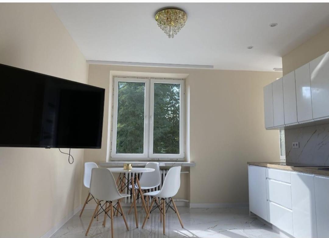 Nowe Luksusowe Apartamenty Manufaktura-Prywatny Na Wylacznosc-Wanna-Zamykany Ogrodzony Parking, Blok,Niskie Pietro-Cisza I Spokoj ウッチ エクステリア 写真