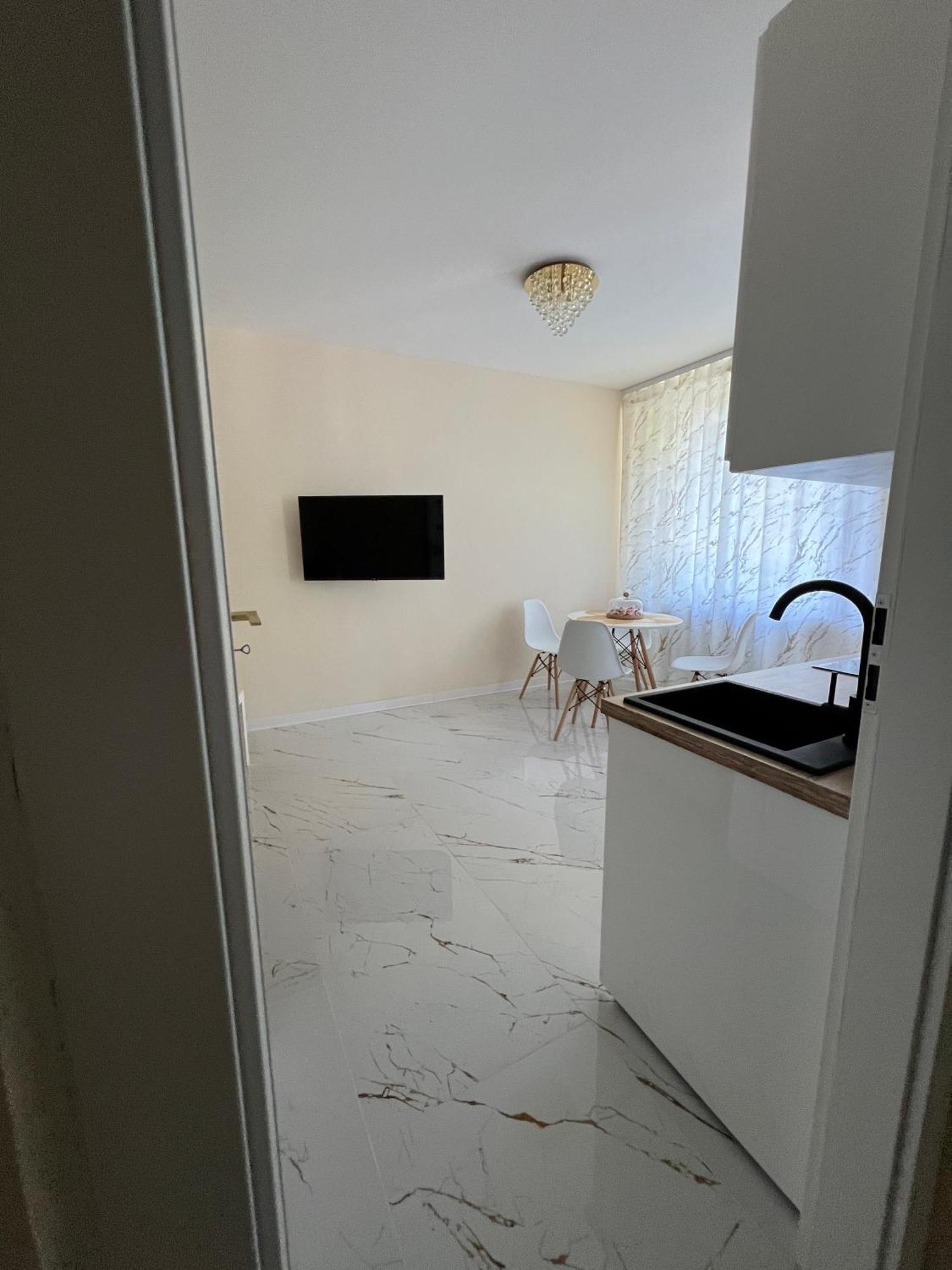 Nowe Luksusowe Apartamenty Manufaktura-Prywatny Na Wylacznosc-Wanna-Zamykany Ogrodzony Parking, Blok,Niskie Pietro-Cisza I Spokoj ウッチ エクステリア 写真